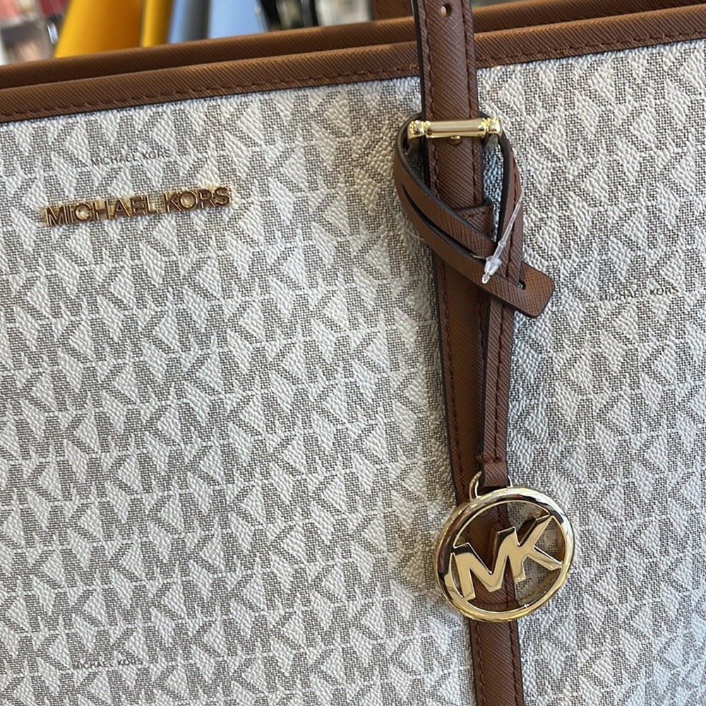 MICHAEL KORS
Jet Set Travel Large Logo Tote Shoulder Bag
COLOR VANILLA 
NWT - Picture 15 of 16